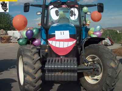 Tractor con adornos